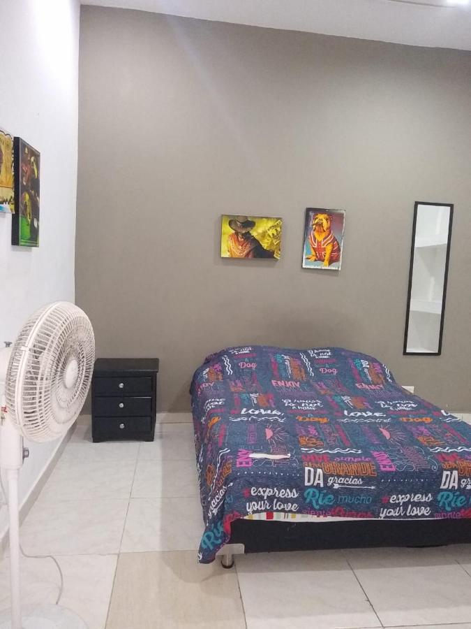 Hostal Komfort เมเดยิน ภายนอก รูปภาพ